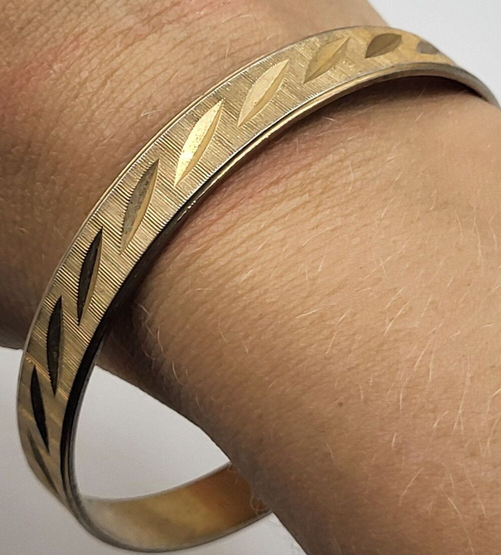 Gold Tone Bangle Bracelet Diamond Cut Etched Leaf Pattern Stackable MCM L 2.6in